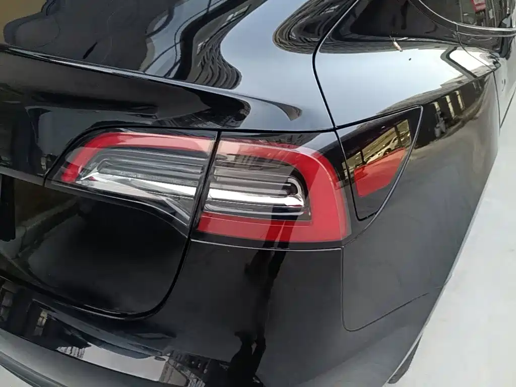 Tesla Model 3 — миниатюра 8