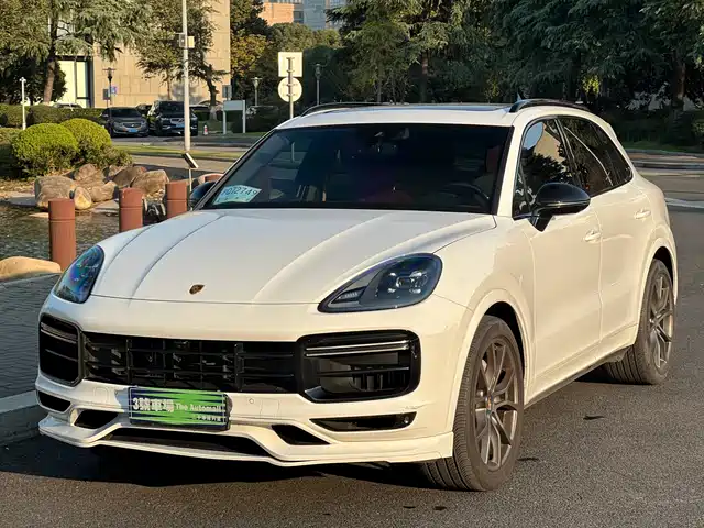 PORSCHE CAYENNE 2023