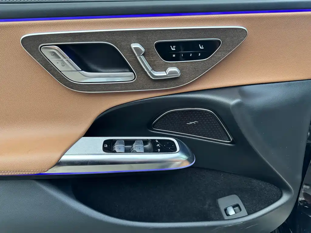 Mercedes-Benz E-Class — миниатюра 5