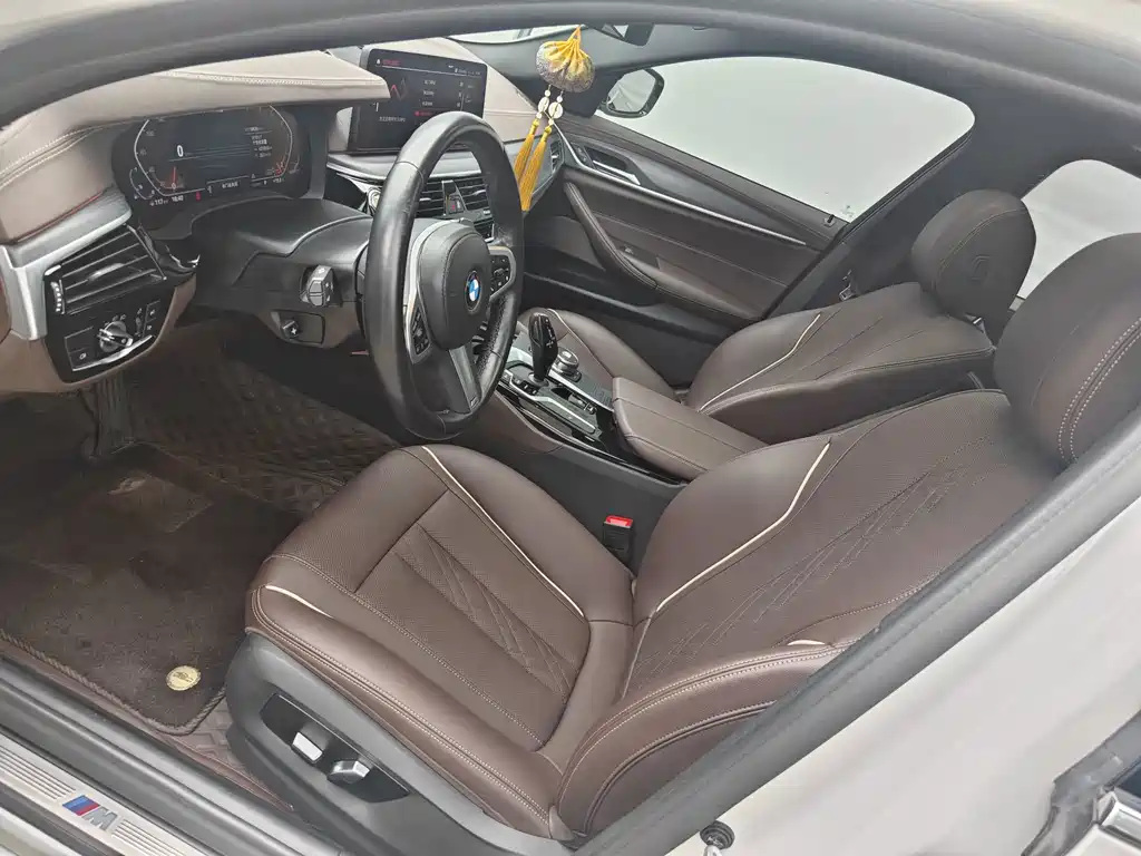 BMW 5 Series — миниатюра 8