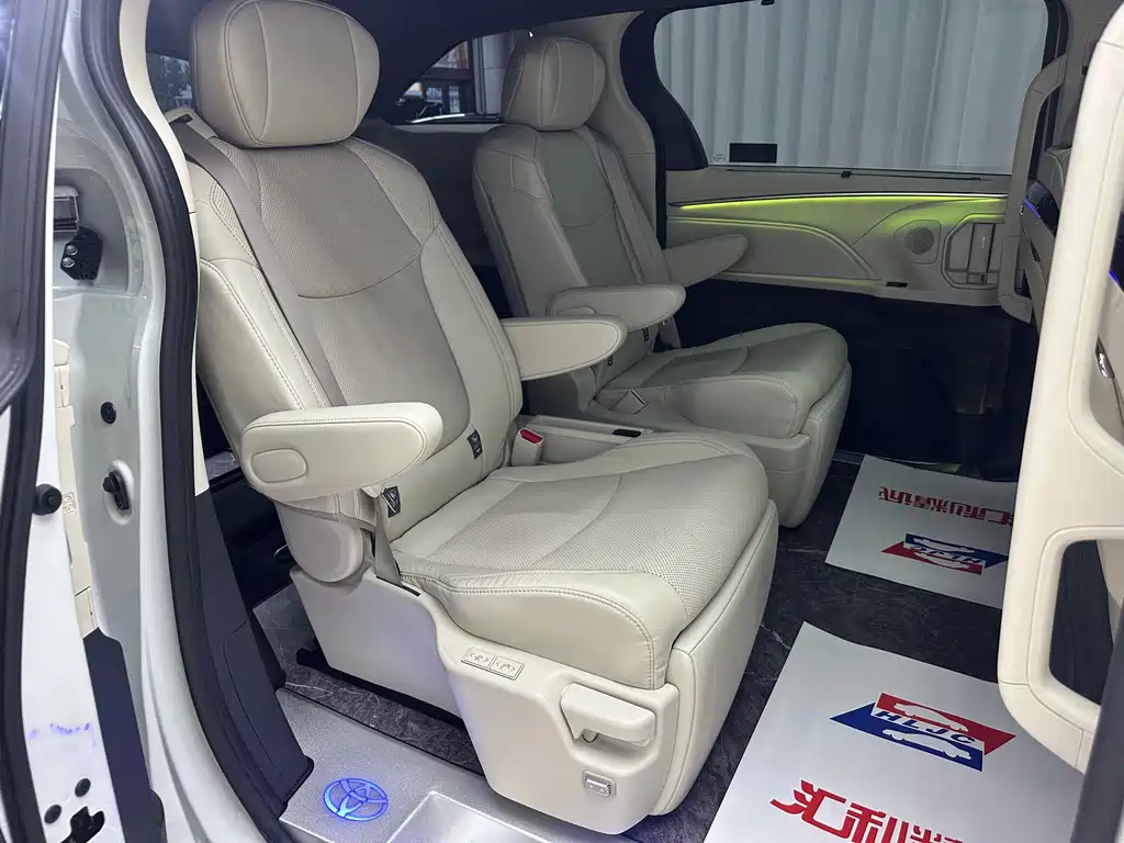 Toyota Sienna — миниатюра 19