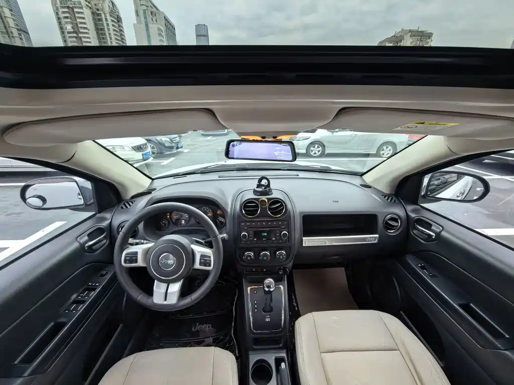 Jeep Compass (Import) — миниатюра 7
