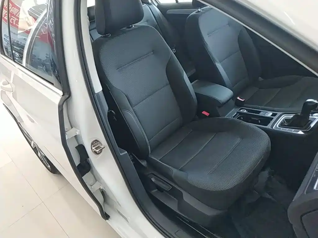 Volkswagen Golf — миниатюра 25