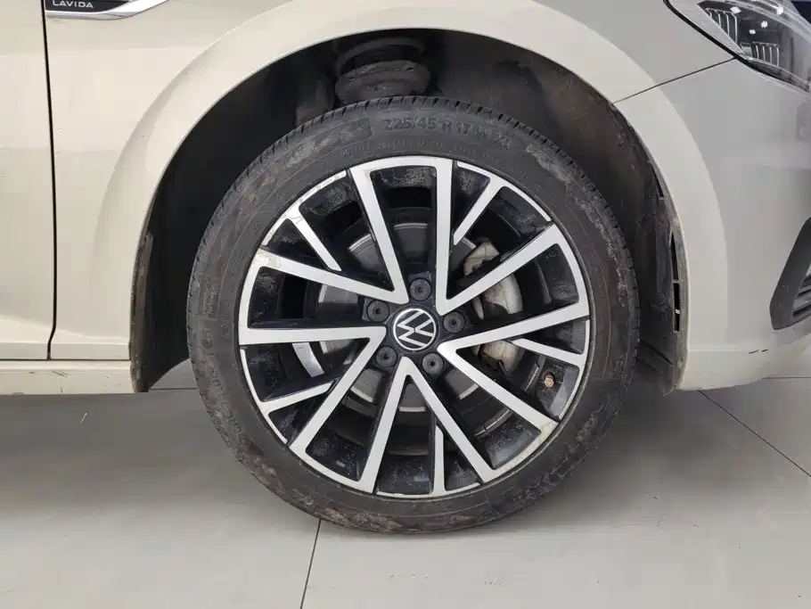 Volkswagen Lavida — миниатюра 6