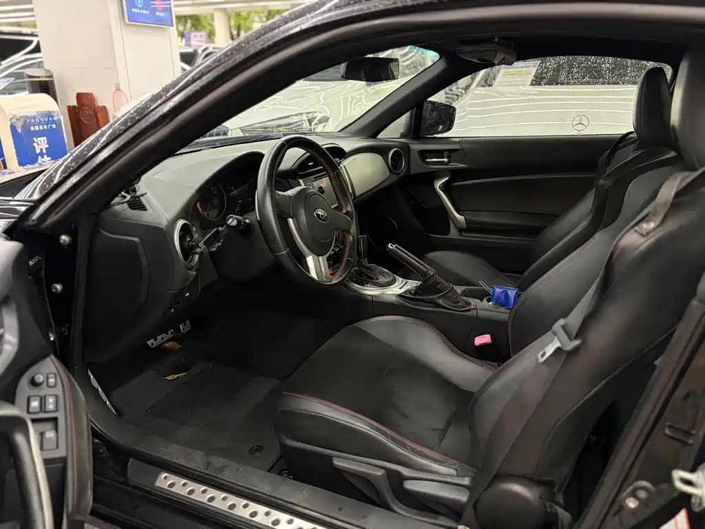 Subaru BRZ 2015 2.0i AT