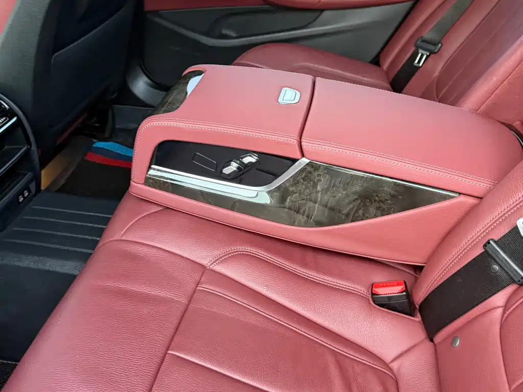 BMW 5 Series — миниатюра 12