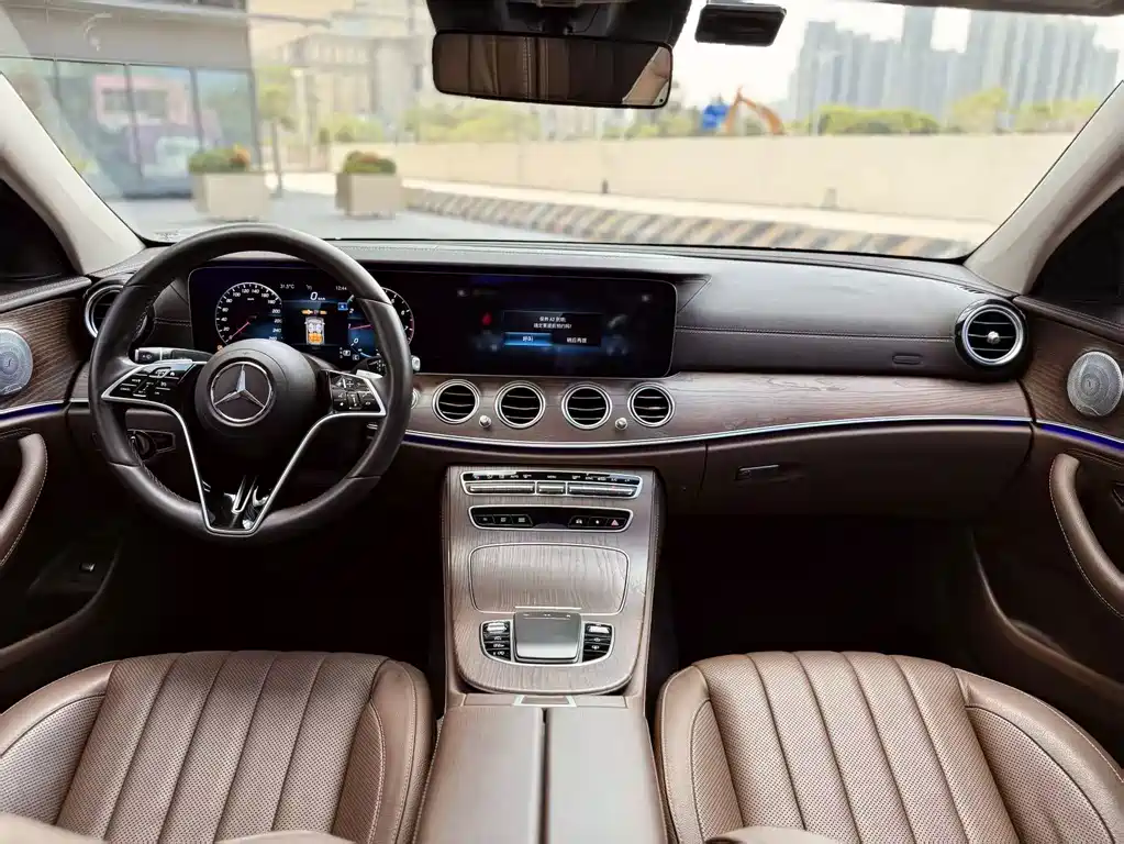 Mercedes-Benz E-Class — миниатюра 8