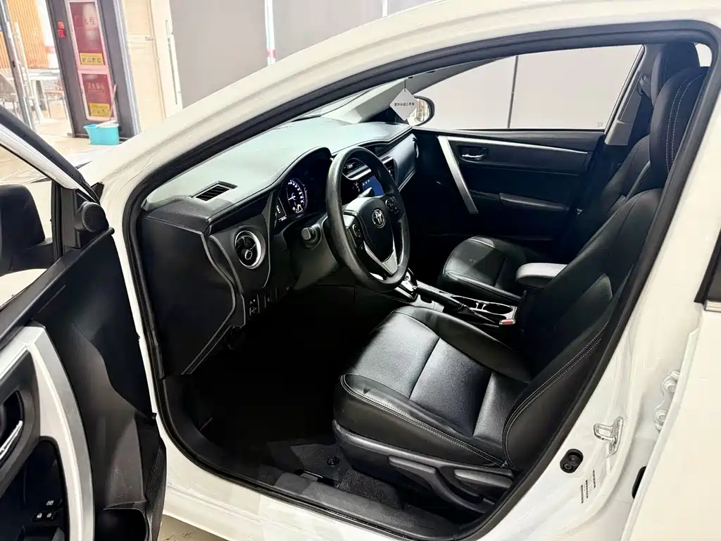 Toyota Corolla Hybrid — миниатюра 8