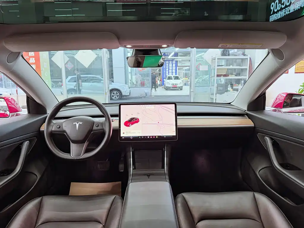 Tesla Model 3 — миниатюра 10