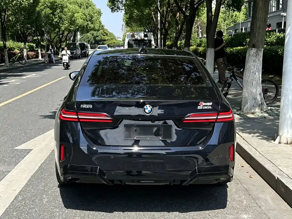 BMW 5 Series — миниатюра 39