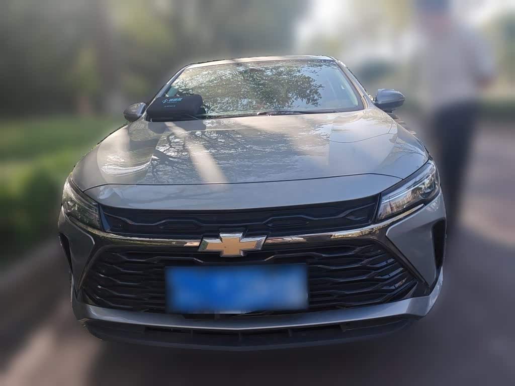 Chevrolet Monza 1.5 л 2024 г. Серебристо-серый, пробег 16299 км