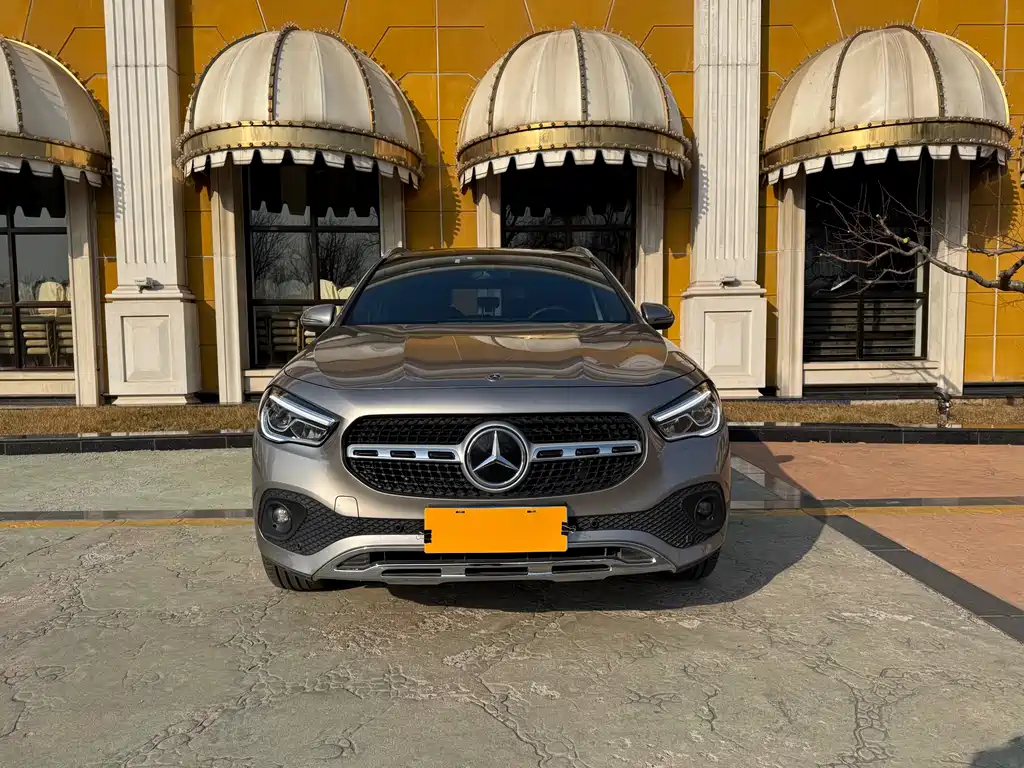 MERCEDES-BENZ GLA