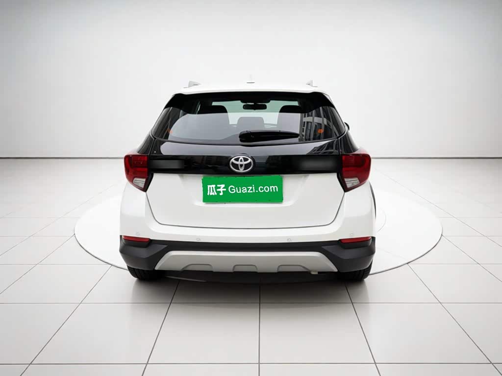 Toyota YARiS L Zhi Xuan 1.5 л 2022 г. Белый, пробег 21600 км