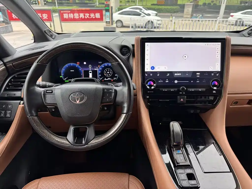 Toyota Alphard — миниатюра 9