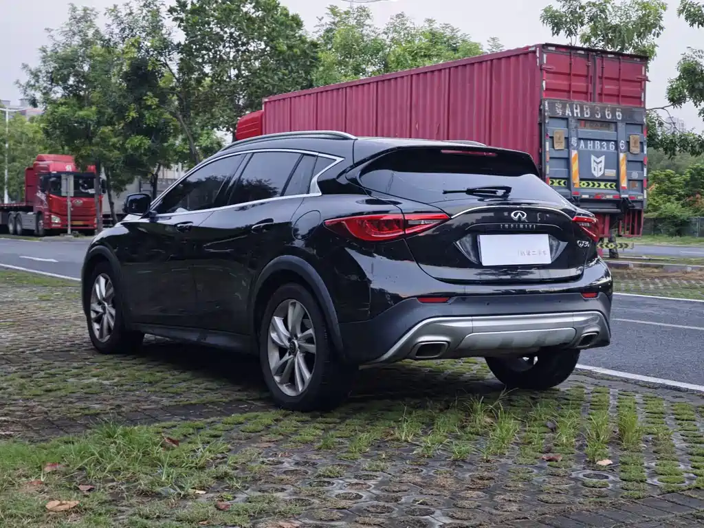 Infiniti QX30 — миниатюра 6