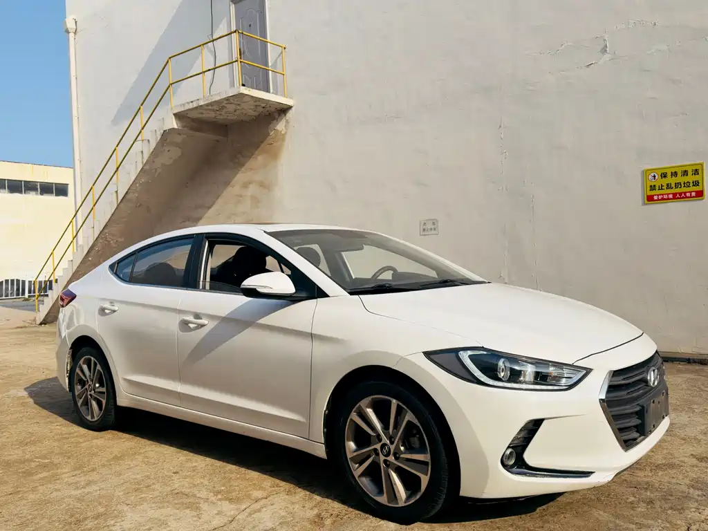 Hyundai Elantra — миниатюра 3