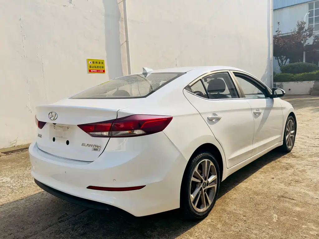 Hyundai Elantra — миниатюра 8