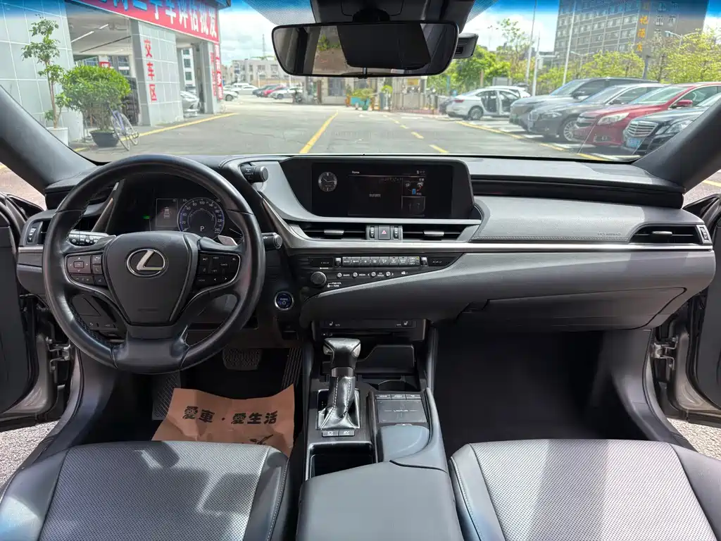 Lexus ES — миниатюра 6