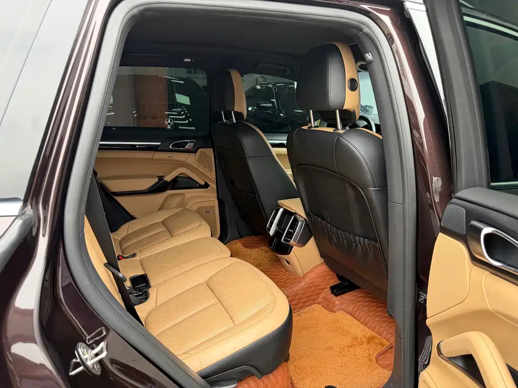 Porsche Cayenne — миниатюра 9