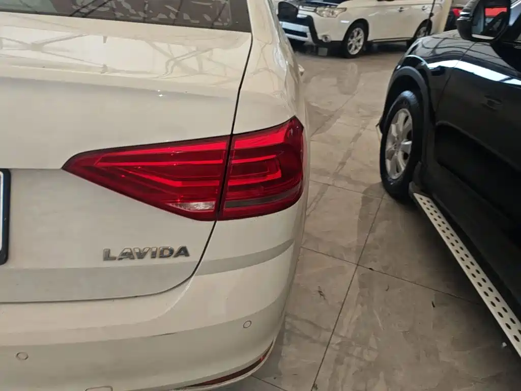 Volkswagen Lavida — миниатюра 8