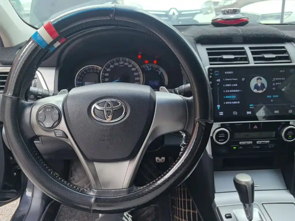 Toyota Camry — миниатюра 10