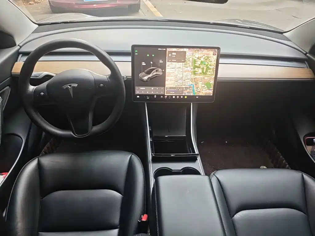 Tesla Model 3 — миниатюра 10