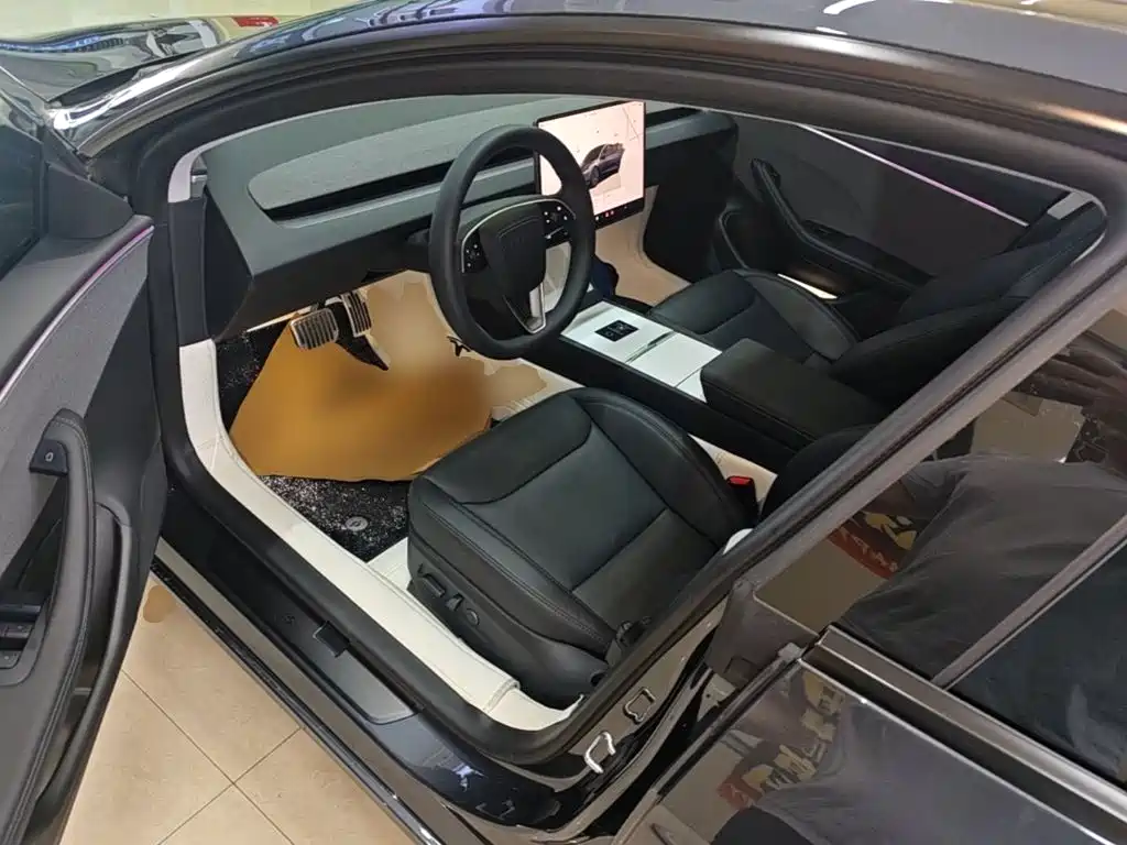 Tesla Model 3 — миниатюра 16