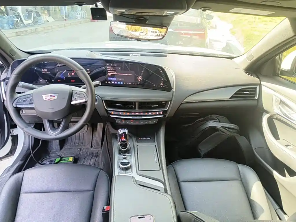 Cadillac CT5 — миниатюра 10