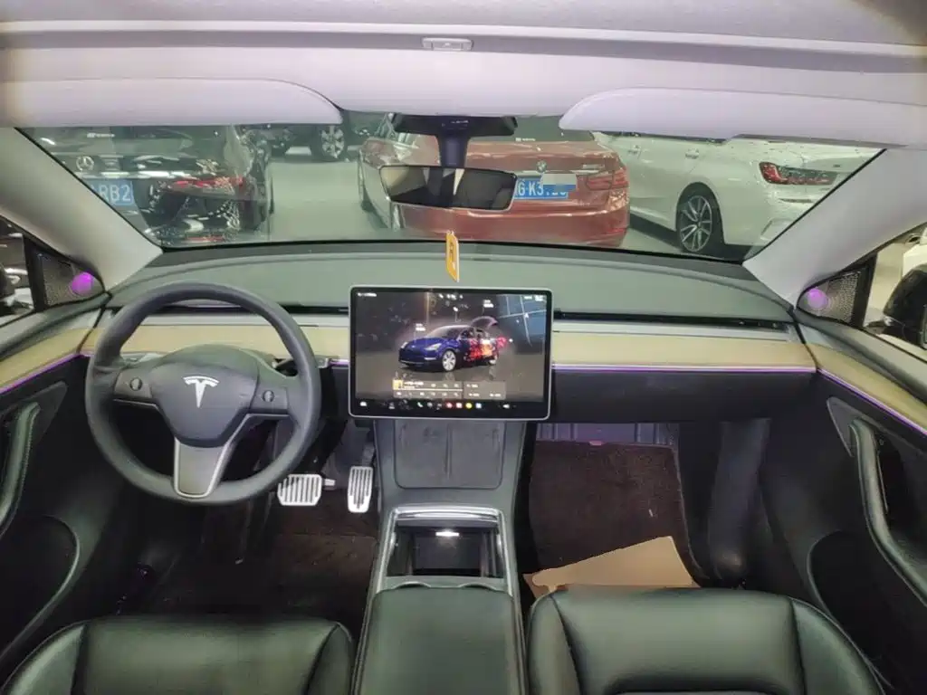 Tesla Model Y — миниатюра 10