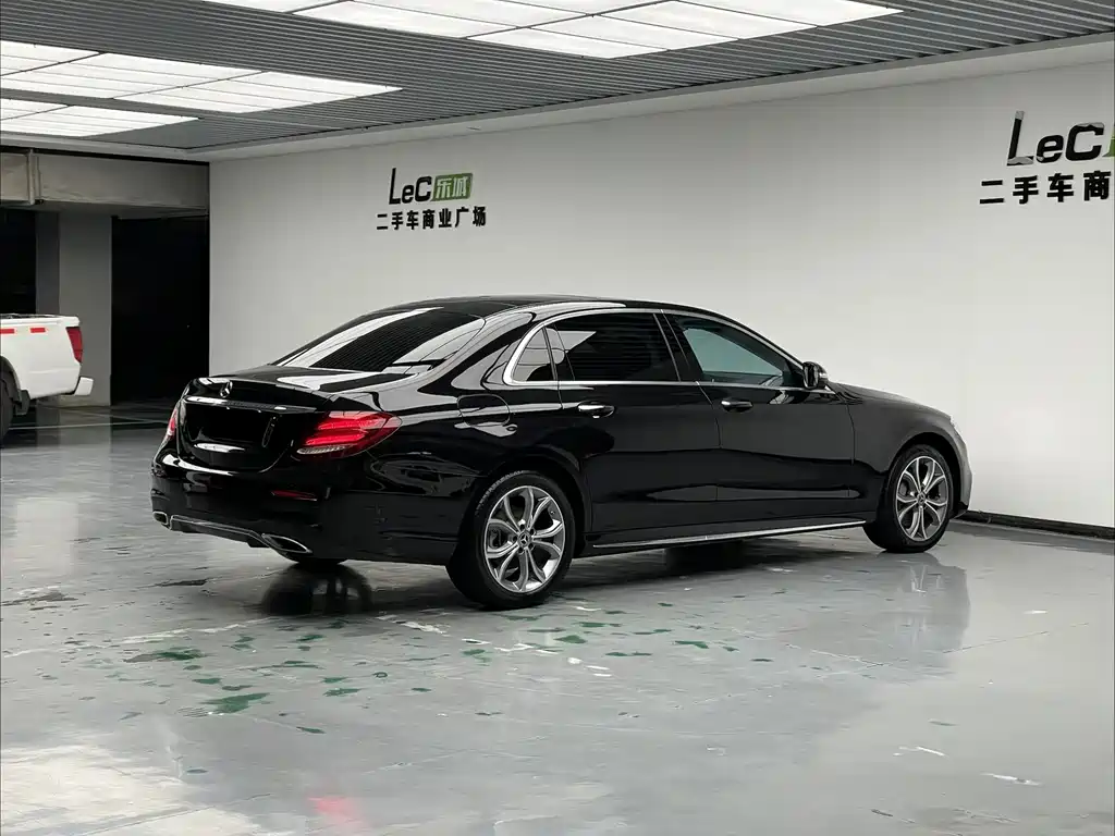 Mercedes-Benz E-Class — миниатюра 5