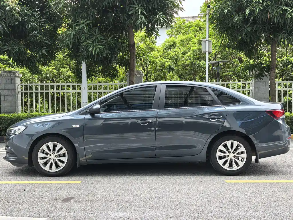 Buick Excelle — миниатюра 7