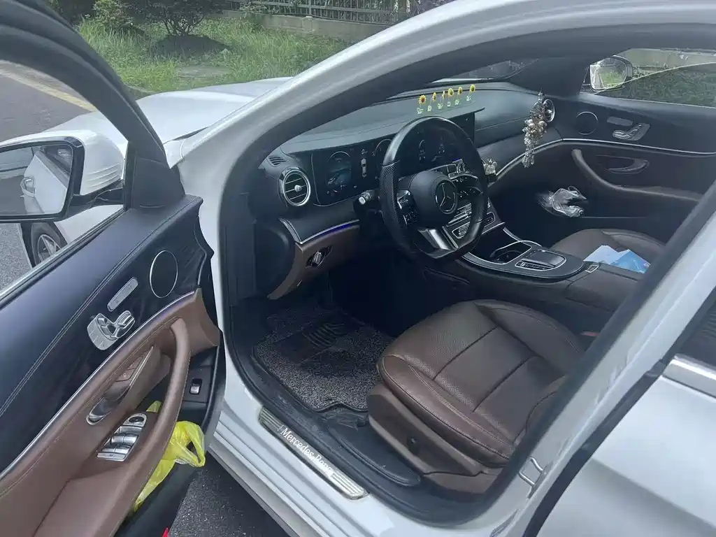 Mercedes-Benz E-Class — миниатюра 3