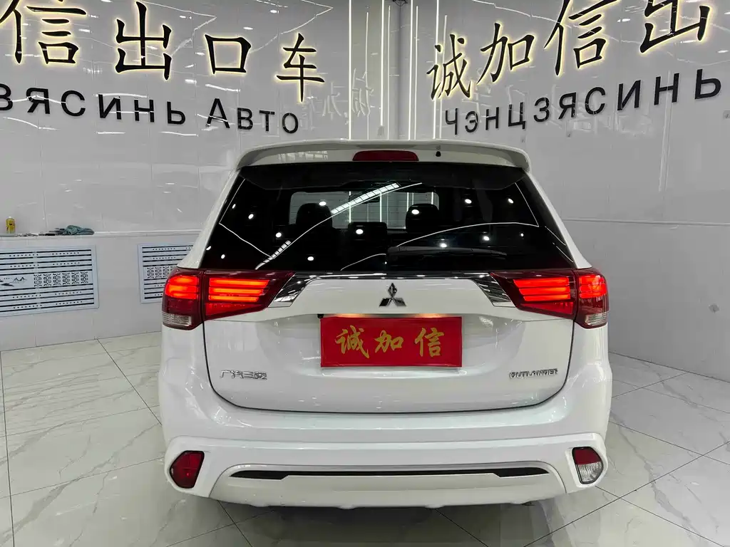 MITSUBISHI OUTLANDER