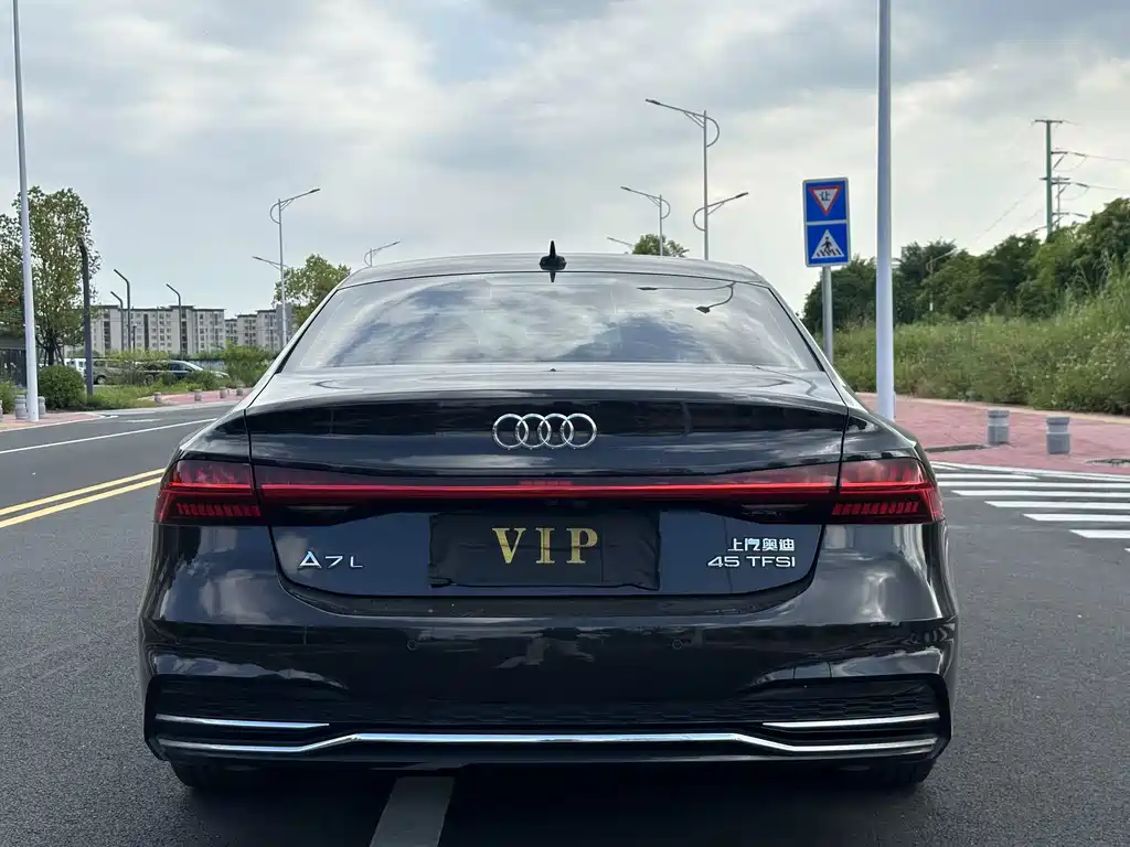 Audi A7L — миниатюра 8