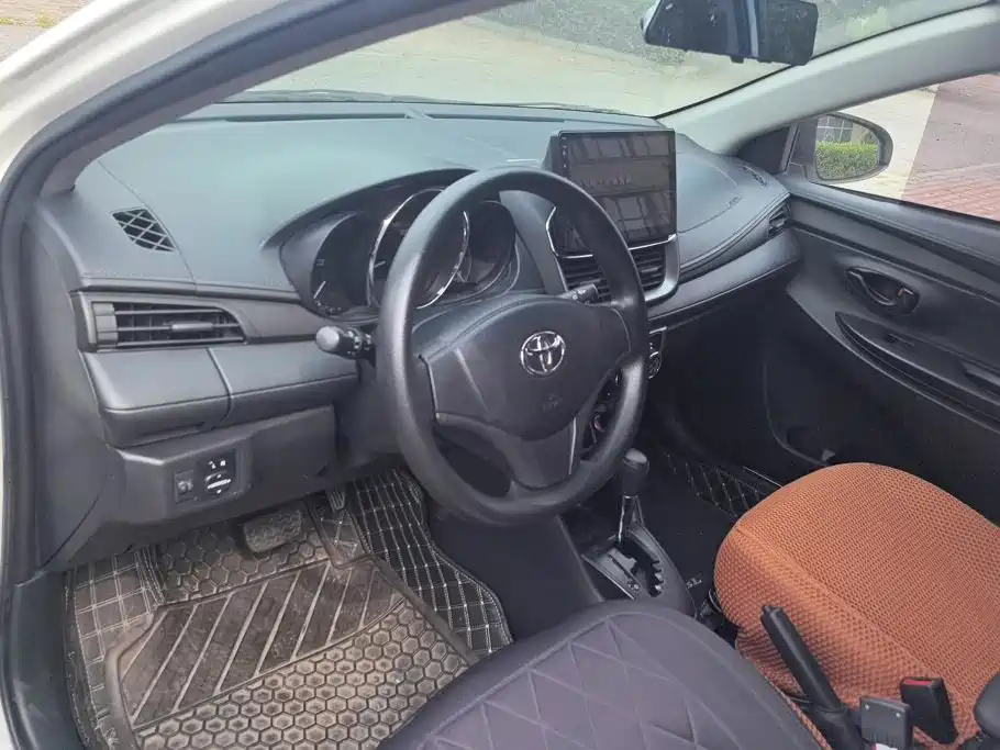 Toyota Yaris L — миниатюра 12