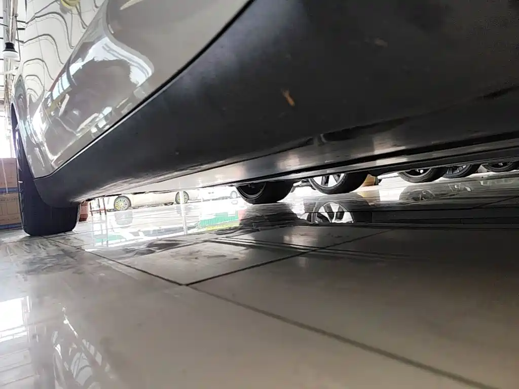 Tesla Model Y — миниатюра 21