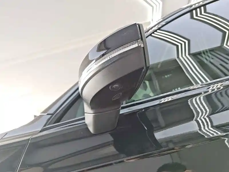 Volkswagen Touareg — миниатюра 7