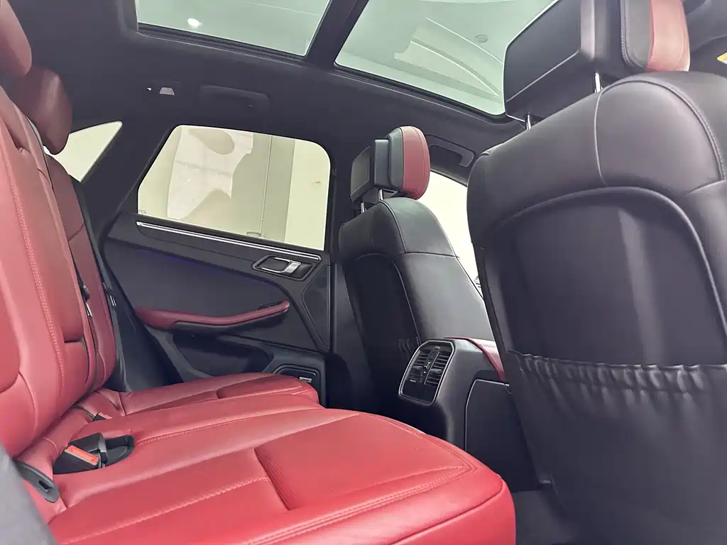 Porsche Macan — миниатюра 13