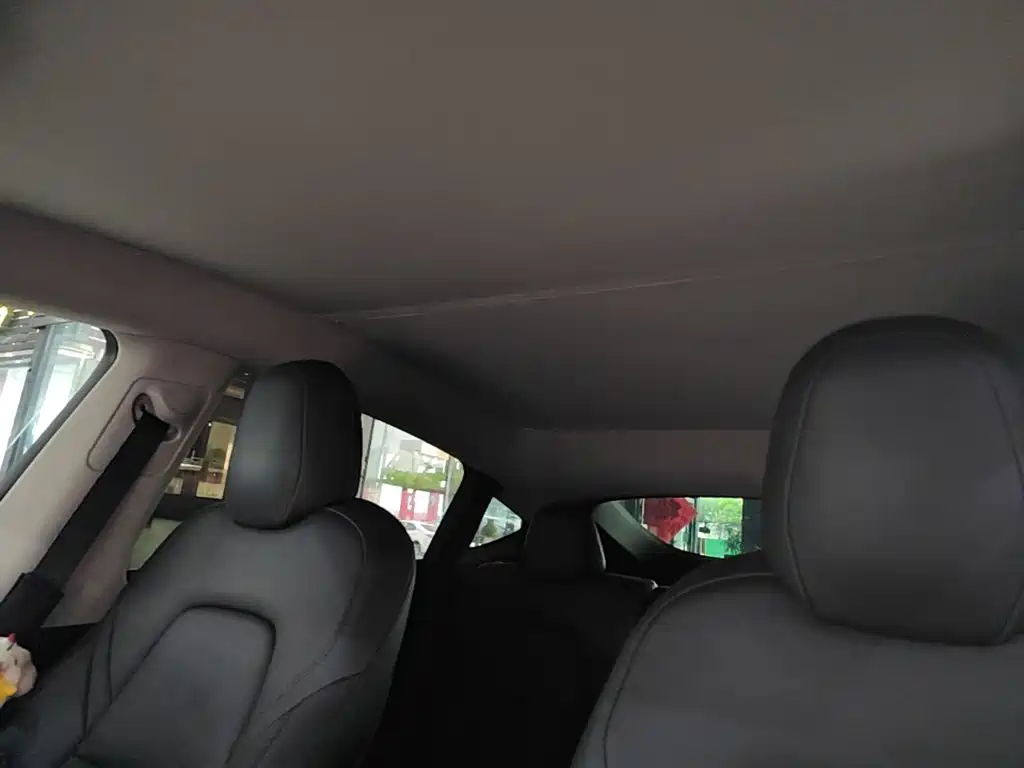 Tesla Model Y — миниатюра 18