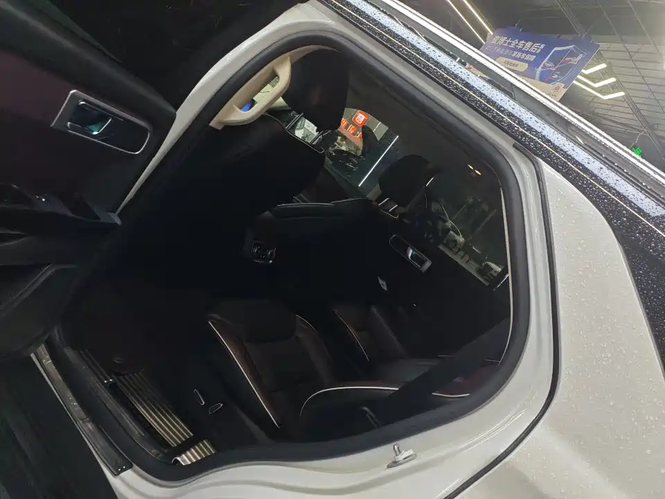 Ford Explorer — миниатюра 7