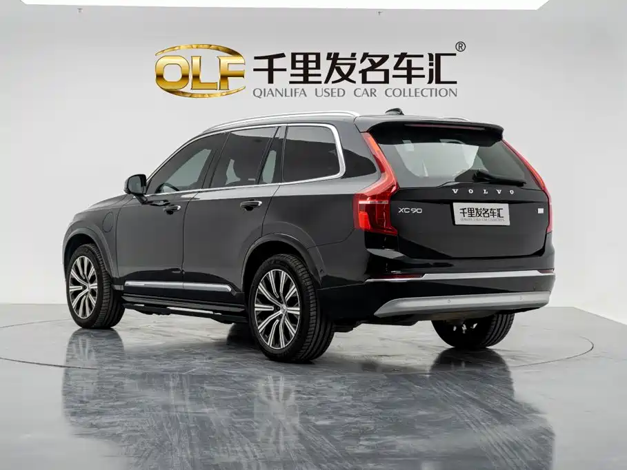 Volvo XC90 PHEV — миниатюра 8