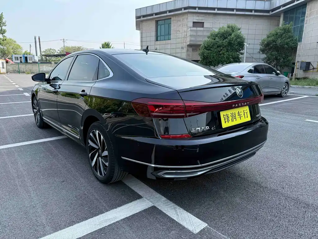 Volkswagen Passat 2022 330TSI Luxury