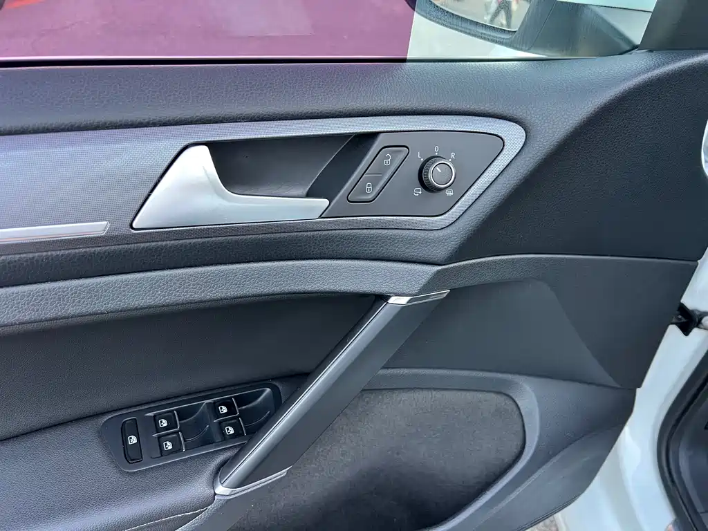 Volkswagen Golf — миниатюра 10