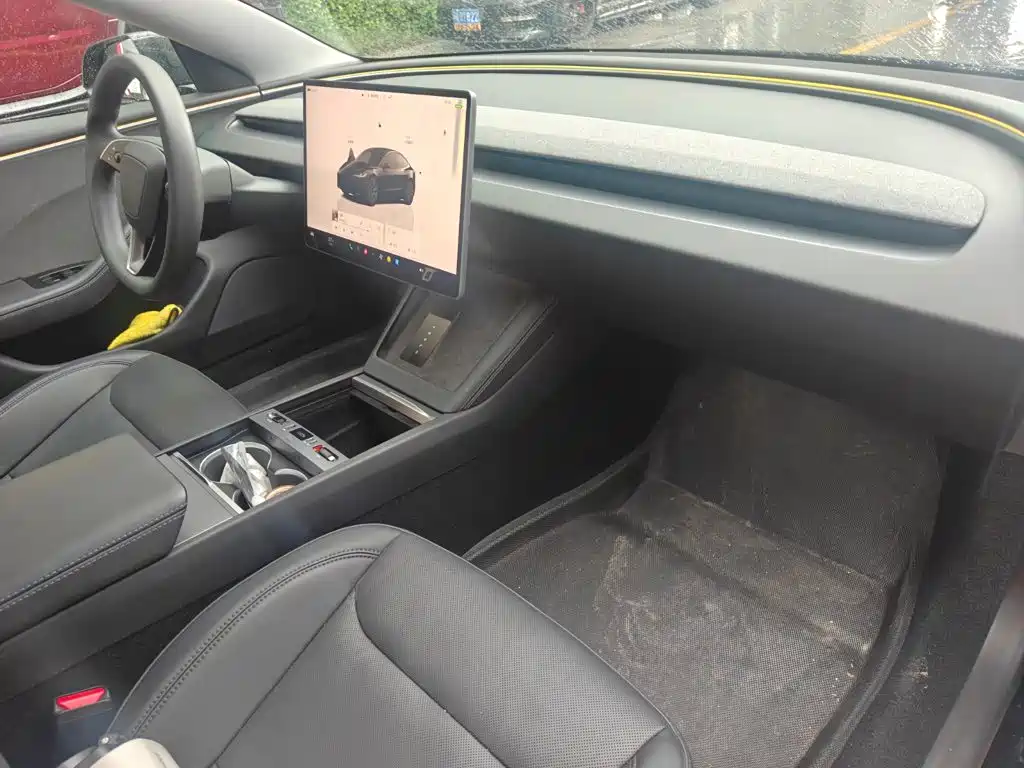 Tesla Model 3 — миниатюра 10