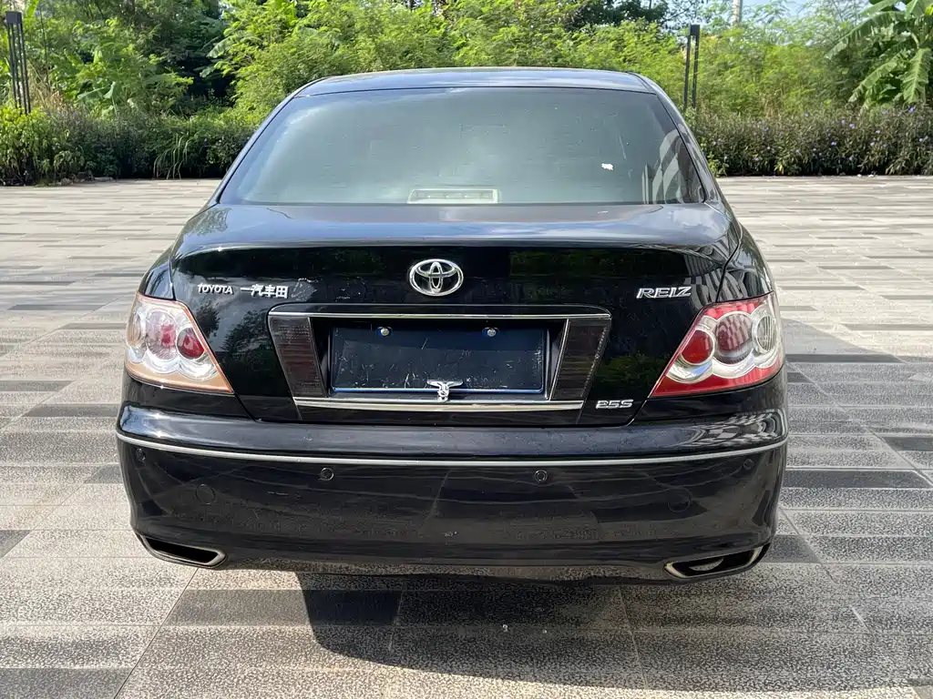 Toyota Reiz — миниатюра 8