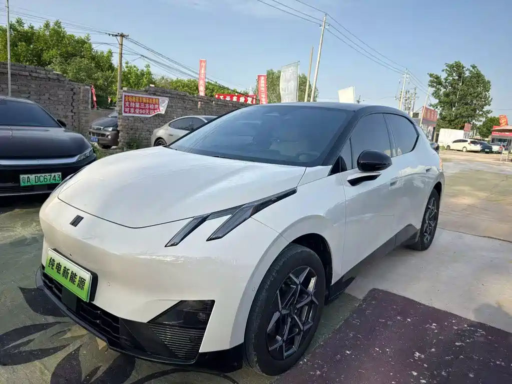 Lynk & Co Z20 2024