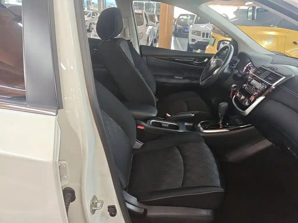 Nissan Tiida — миниатюра 25