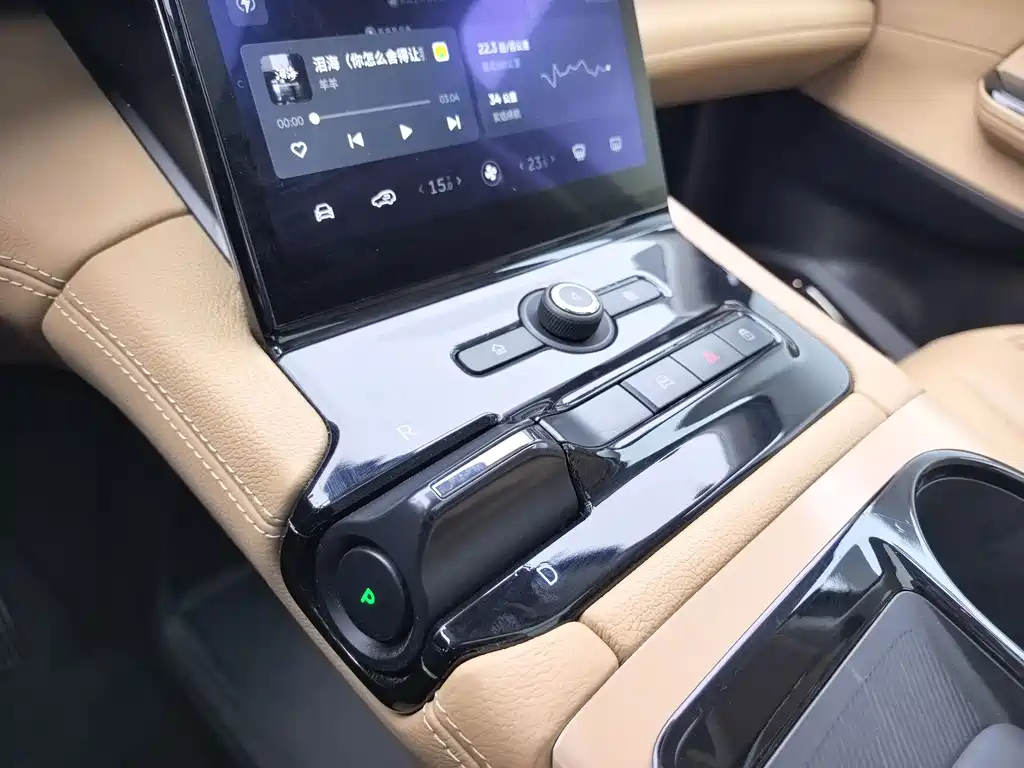 NIO ES8 — миниатюра 10