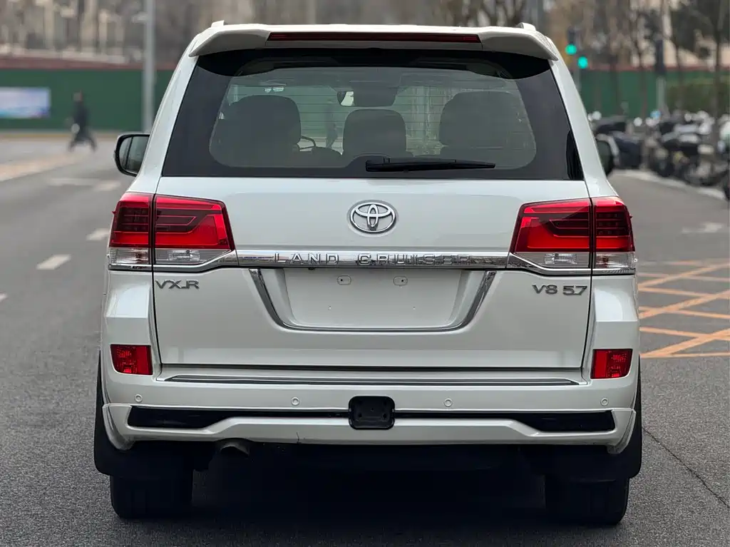 Toyota Land Cruiser 2017 5.7L