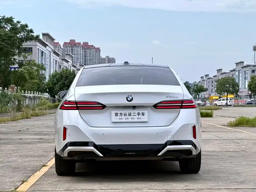 BMW 5 Series — миниатюра 8